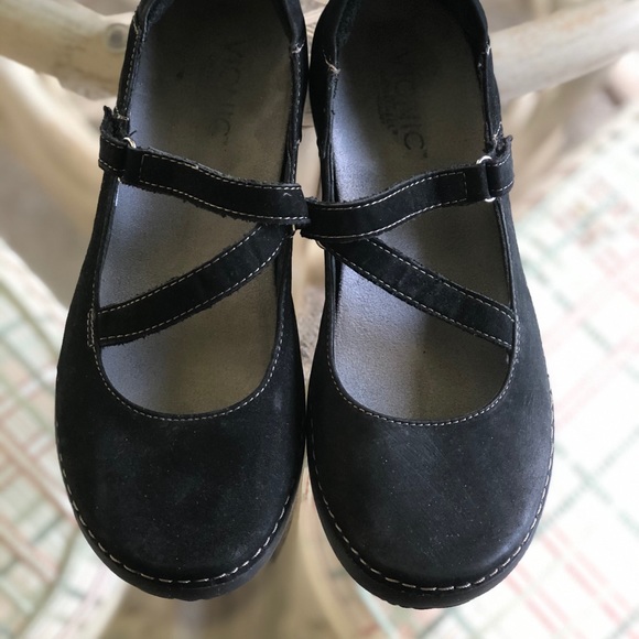 Vionic Shoes - Picture 8 of 9